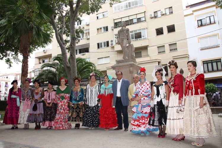 Pasodobles y flores en el tradicional homenaje a Pedro Romero en el inicio de los festejos de Ronda