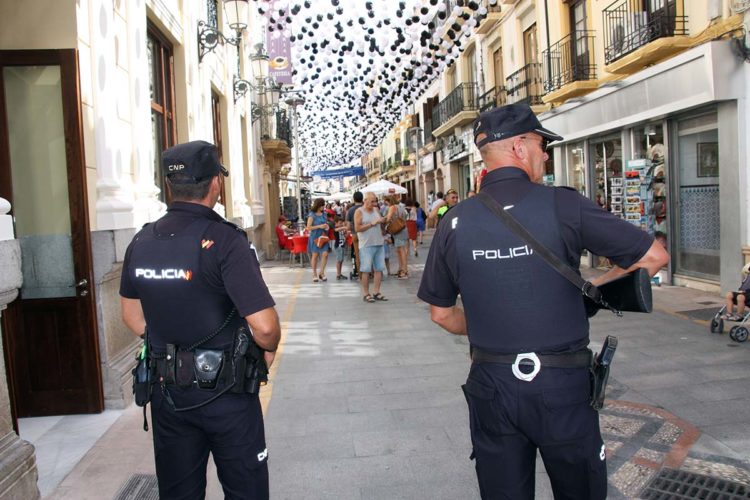 El Ayuntamiento situará durante la Feria grandes maceteros en zonas peatonales y los cuerpos de seguridad incrementarán su presencia en las calles y en el Real