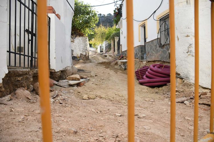 Alpandeire acomete las obras para la remodelación de la avenida de Andalucía