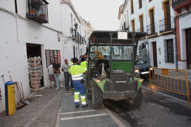 El Ayuntamiento reclama a Aqualia que limpie la red de alcantarillado para evitar acumulaciones de agua con las lluvias