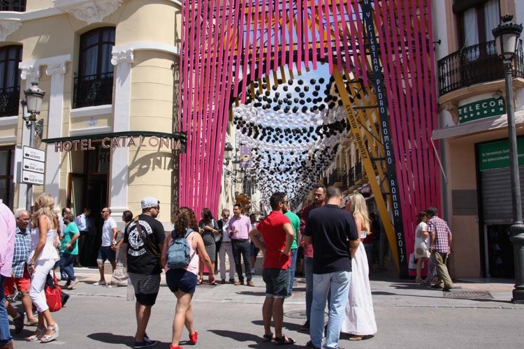 El Tripartito le pone este año la puntilla a la Feria del Centro que sólo contó con ambiente el sábado de Goyesca