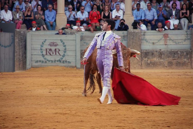 Cayetano Rivera muestra su desacuerdo por el cambio de fecha de la Corrida Goyesca