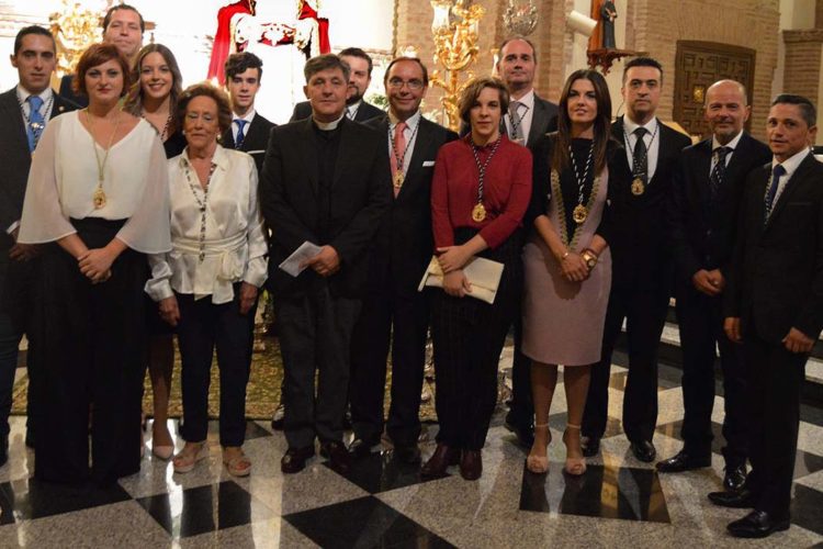 La nueva hermana mayor y la Junta de Gobierno de la Hermandad de la Soledad juran sus cargos