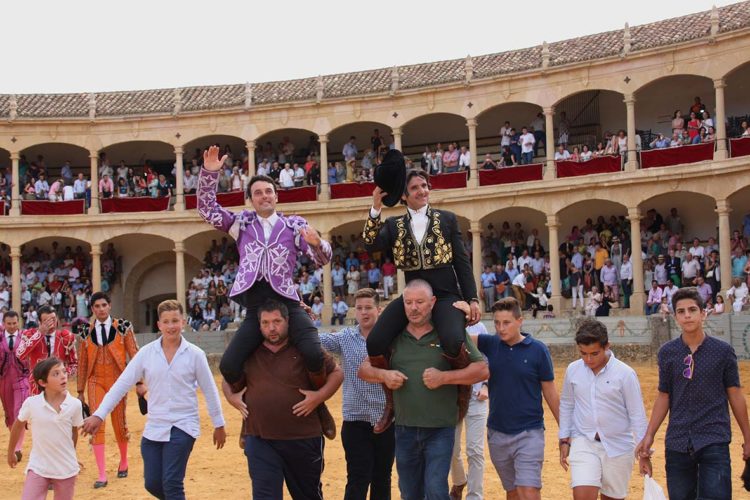 Diego Ventura levanta al público en la Corrida de Rejones y se lleva de Ronda tres orejas y un rabo