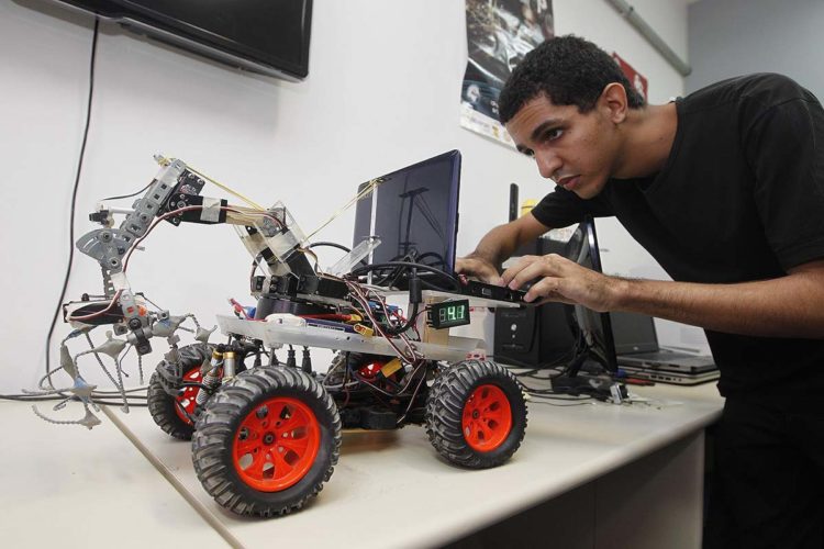 La Diputación organiza unos talleres sobre robótica en Cortes de la Frontera