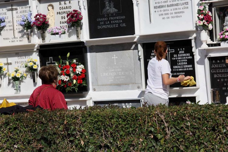 Tradición, sentimientos y recuerdos en el Día de Todos los Santos