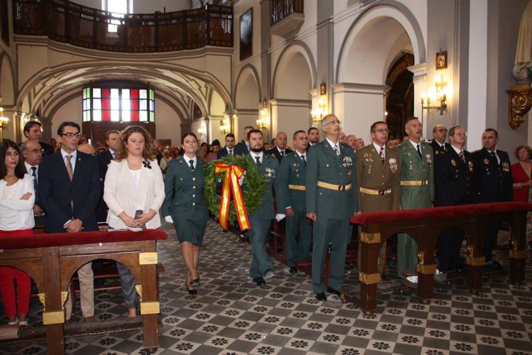 Los rondeños acompañan a la Guardia Civil en el día de su Patrona, la Virgen del Pilar