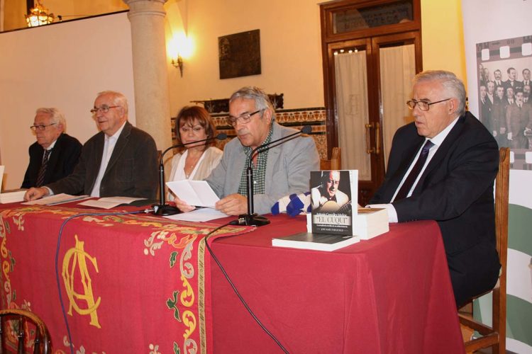 Presentan el libro ‘Antonio González Muñoz-El Cuqui, la compicada sencillez de un artista bohemio’