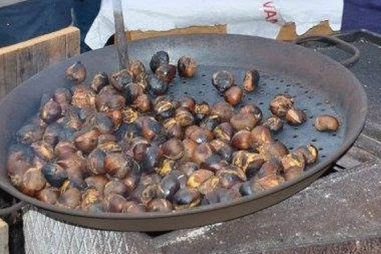 La barriada de San Francisco celebrará su tradicional tostón de castañas este sábado