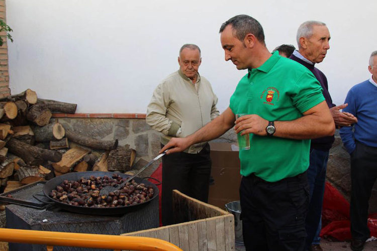 Pujerra se prepara para vivir un año más su tradicional Fiesta de la Castaña