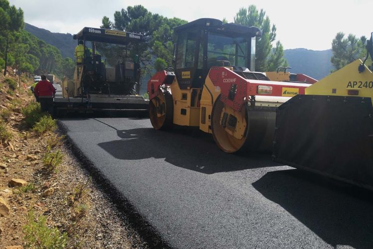 La Diputación ultima la mejora de siete kilómetros de la carretera entre Estepona y Jubrique