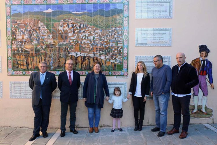 Compañeros, familiares y amigos dedican un homenaje a Salvador Boza, autor del mosaico de los viajeros románticos de Santo Domingo