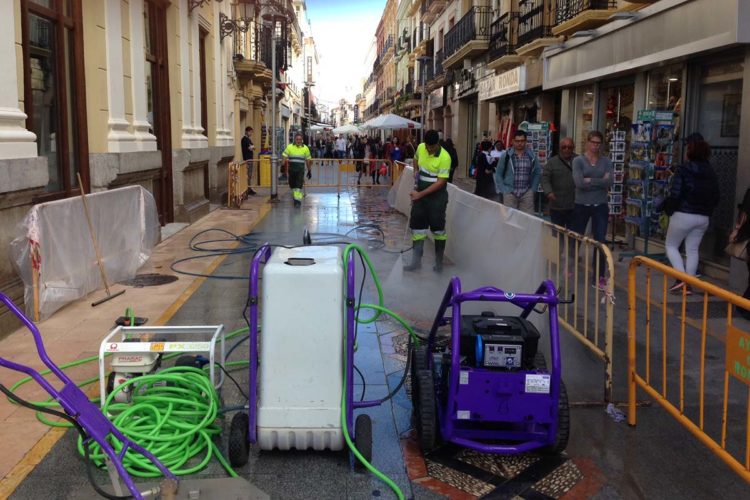 Comienza un operativo especial de limpieza y recuperación del pavimento en la carrera Espinel