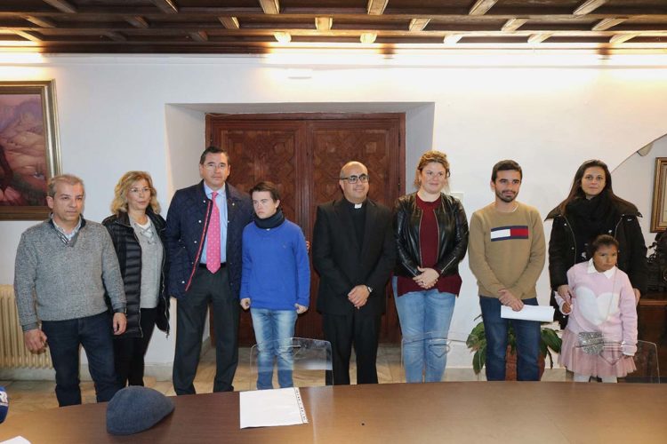 La Fundación ‘Clara Eugenia Ropero’ entregó sus becas anuales a tres estudiantes rondeños por valor de 9.000 euros