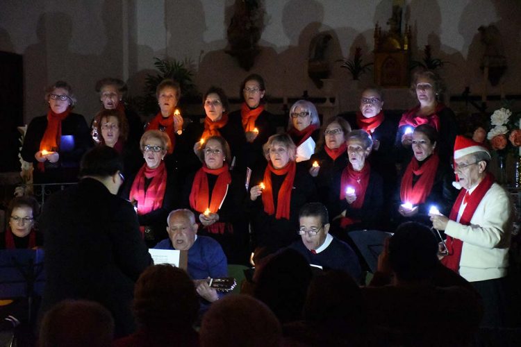 Alpandeire recibió la Navidad con los villancicos del Coro Arunda