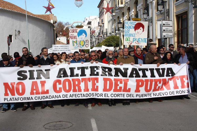 La nueva ejecutiva del PSOE no mantiene ninguna posición oficial sobre la segunda manifestación contra el corte del Puente Nuevo