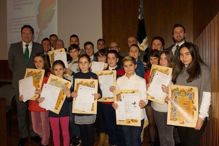 La estudiante Sofía Hindle Díaz gana el XXIV Premio de Poesía ‘Pedro Pérez Clotet’ que organiza la Hermandad de La Columna