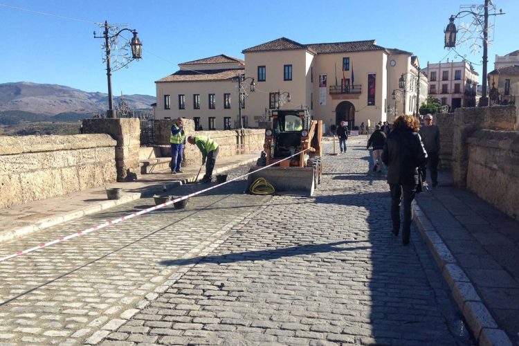 La manifestación contra el corte del Puente Nuevo se fijará una vez que llegue la autorización de la Subdelegación del Gobierno