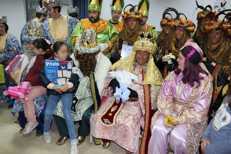 La Cabalgata de los Reyes Magos adelanta su salida a las 16.00 horas de este viernes ante la previsión de lluvias