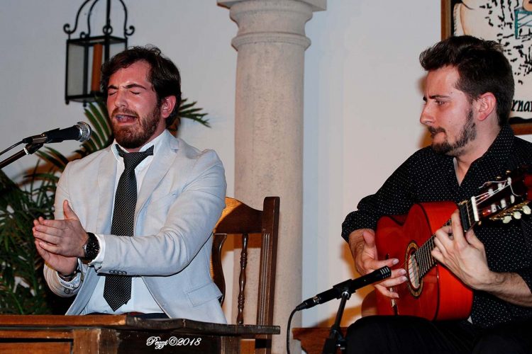 La Peña Flamenca de Ronda disfrutó con el arte de Sebastián Vilchez, ganador del concurso de cante para jóvenes