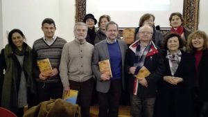 Algunos invitados al acto junto al autor y editor de la obra de Abbás IbnFirnás.