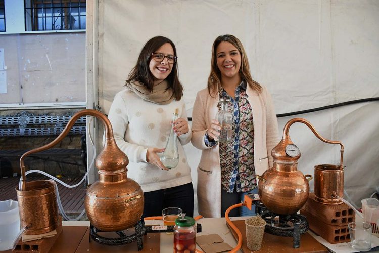 Diez destiladores de la Serranía presentan sus mejores licores en el V Concurso de Aguardiente de Jubrique