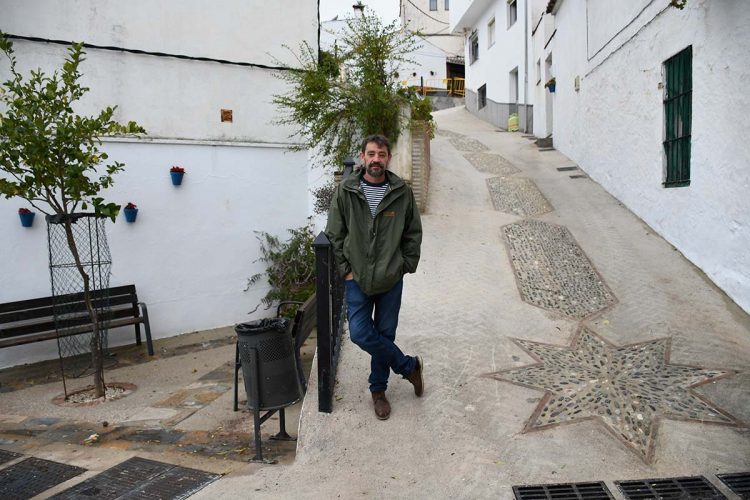 Algatocín renueva las calles cercanas a la iglesia del pueblo