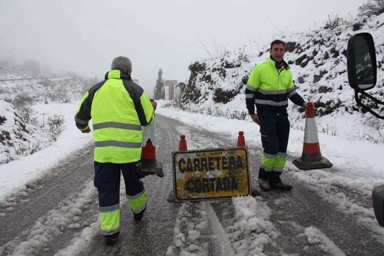 Abren al tráfico las carreteras de Ronda-San Pedro y Ronda-El Burgo aunque hay que circular con precaución ante la acumulación de nieve
