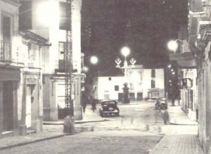 Histórica imagen de la farola de la plaza Carmen de Abela.