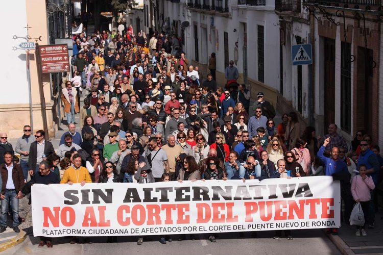 Plataforma de Afectados por el Corte del Puente Nuevo: «El Tripartito tiene los días contados»