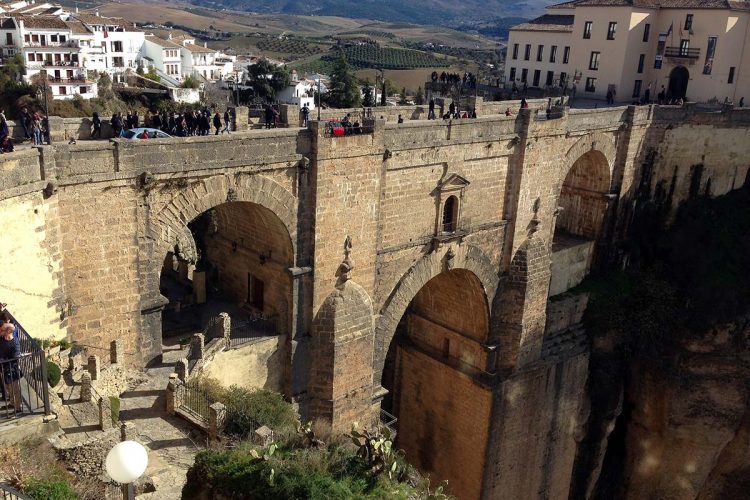 Ronda recordará este año el Día del Turista con una proyección de imágenes de las banderas de nuestros visitantes en el Puente Nuevo