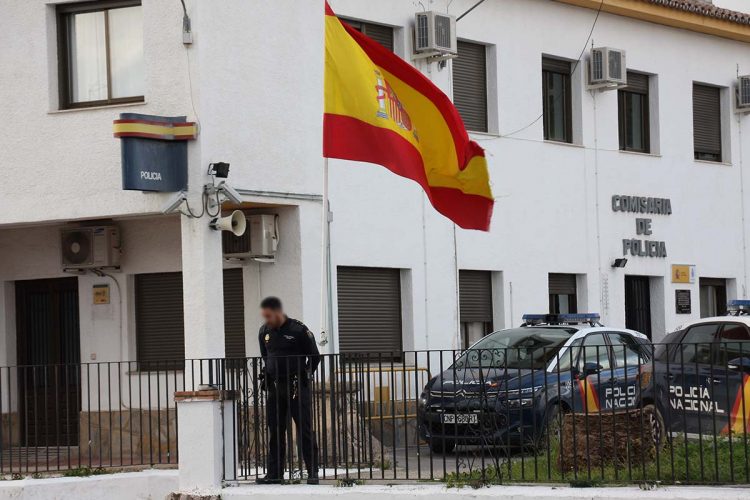 La Policía Nacional desmantela un punto de venta de drogas en Ronda y detiene a tres hombres y a una mujer dentro de la operación ‘Ciruela’