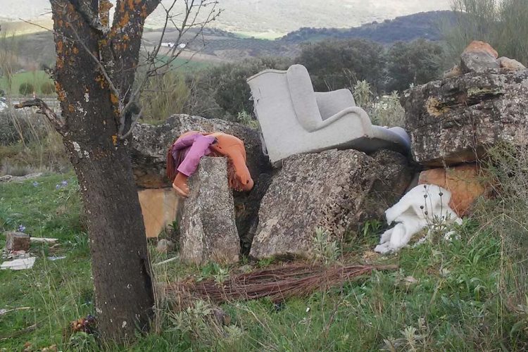 Los dólmenes de La Planilla: más de 5.000 años de la historia de Ronda convertidos en un auténtico basurero