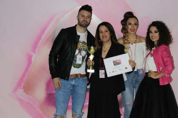 La peluquera de Cuevas del Becerro Teresa Cazalla logra el primer premio del Campeonato Andaluz Tijeras de Oro