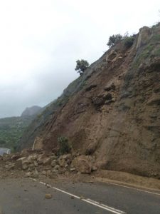 Hay riesgo de nuevos desprendimientos en el talud.