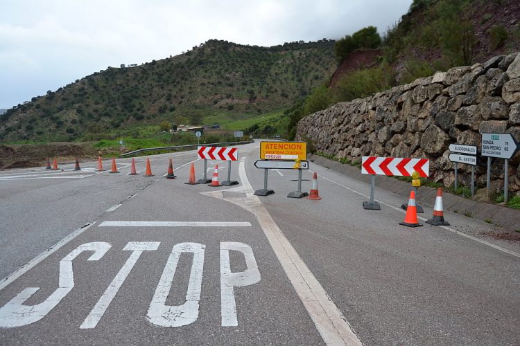 Ronda entra otra vez en alerta amarilla por viento y siguen los problemas en las carreteras que comunican con Sevilla