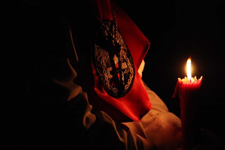 Miércoles Santo: Silencio, penumbra y el Cristo Crucificado en las calles de Ronda