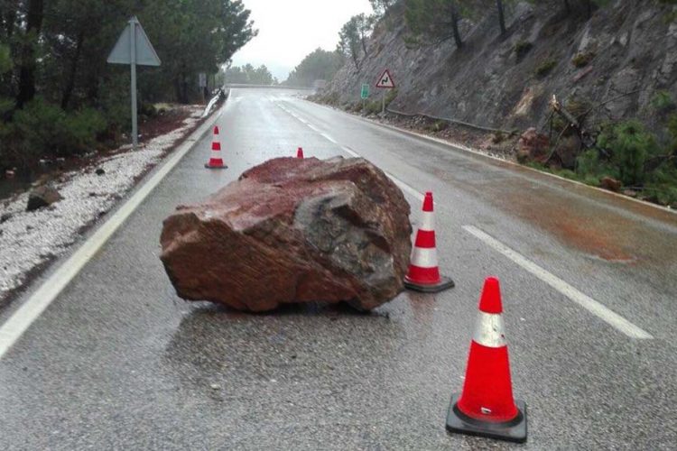 La borrasca ‘Emma’ abandona la Serranía tras dejar inundaciones por la crecida de los ríos, caída de rocas y de árboles, y numerosas incidencias