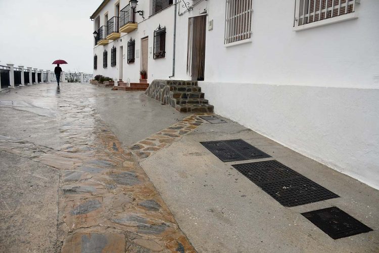 El Ayuntamiento de Cartajima ya ha eliminado el cableado aéreo en más del 60% de sus casco urbano