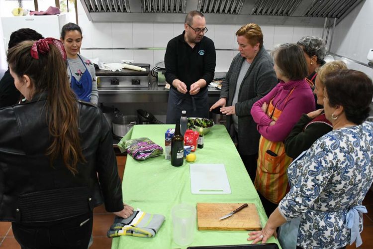 Jubrique acogió la tercera jornada del Taller de Cocina con Castañas que ofreció el chef Raúl Sánchez