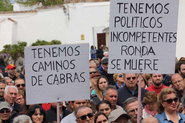 La Junta guardia silencio sobre la multitudinaria manifestación por la autovía y la Plataforma pedirá una entrevista con el consejero de Fomento