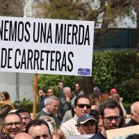 Imagen de la multitudinaria manifestación en la que cinco mil serranos exigieron la mejora de las carreteras.