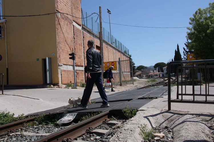 La pasarela peatonal con la que se suprirá el paso a nivel de El Fuerte estará lista en menos de diez meses