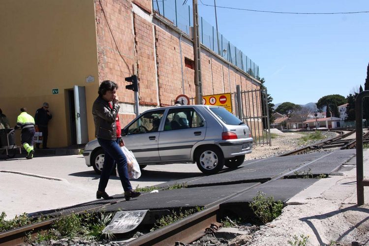 El PP afirma que el Tripartito «está engañando miserablemente a los rondeños» y que no quiere suprimir el paso a nivel de El Fuerte