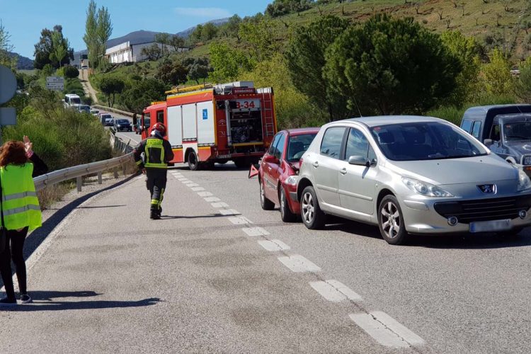 Nuevo accidente en la carretera de circunvalación con dos mujeres heridas leves tras colisionar dos turismos