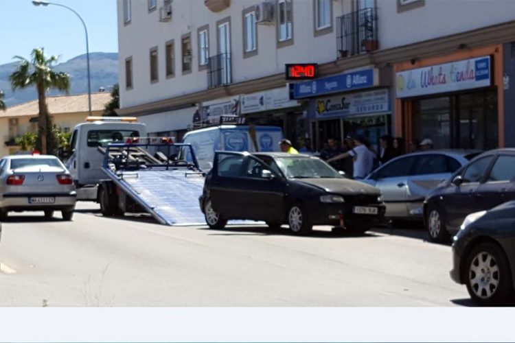 Un accidente múltiple en el que se han visto implicados seis vehículos se salda con numerosos daños materiales