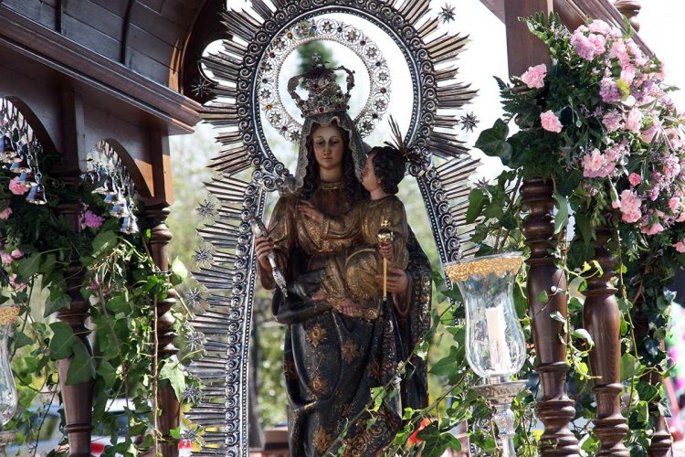 Traslado de la Virgen de la Cabeza a la Iglesia de la Merced previo a su Romería de mañana