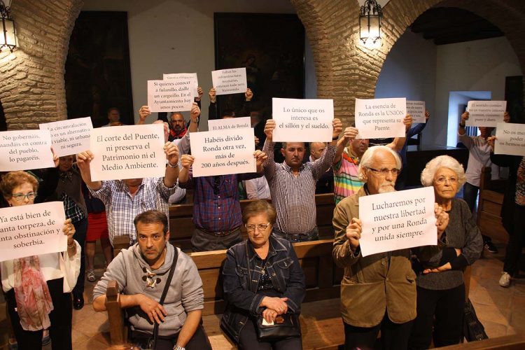 La Asociación de Vecinos de San Francisco rechaza dialogar con Valdenebro hasta que no abra el Puente Nuevo