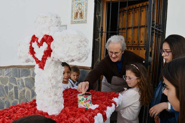 Parauta vivió las cruces de mayo con un gran ambiente festivo