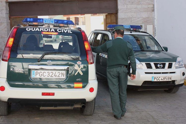 La Guardia Civil auxilia a una mujer que sufrió una reacción alérgica a la picadura de avispa